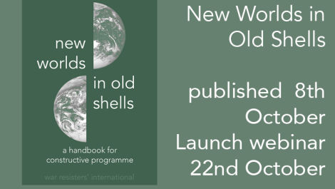 La portada del libro es de color verde, con un globo terráqueo dividido por la mitad y el título del libro dispuesto a su alrededor.