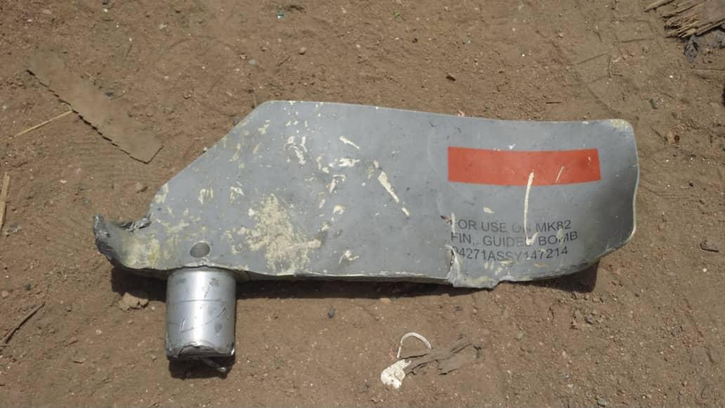 Un fragmento de un misil GBU-12 presuntamente utilizado en la huelga