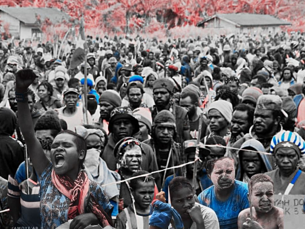 Una imagen compuesta de cientos de papúes occidentales marchando