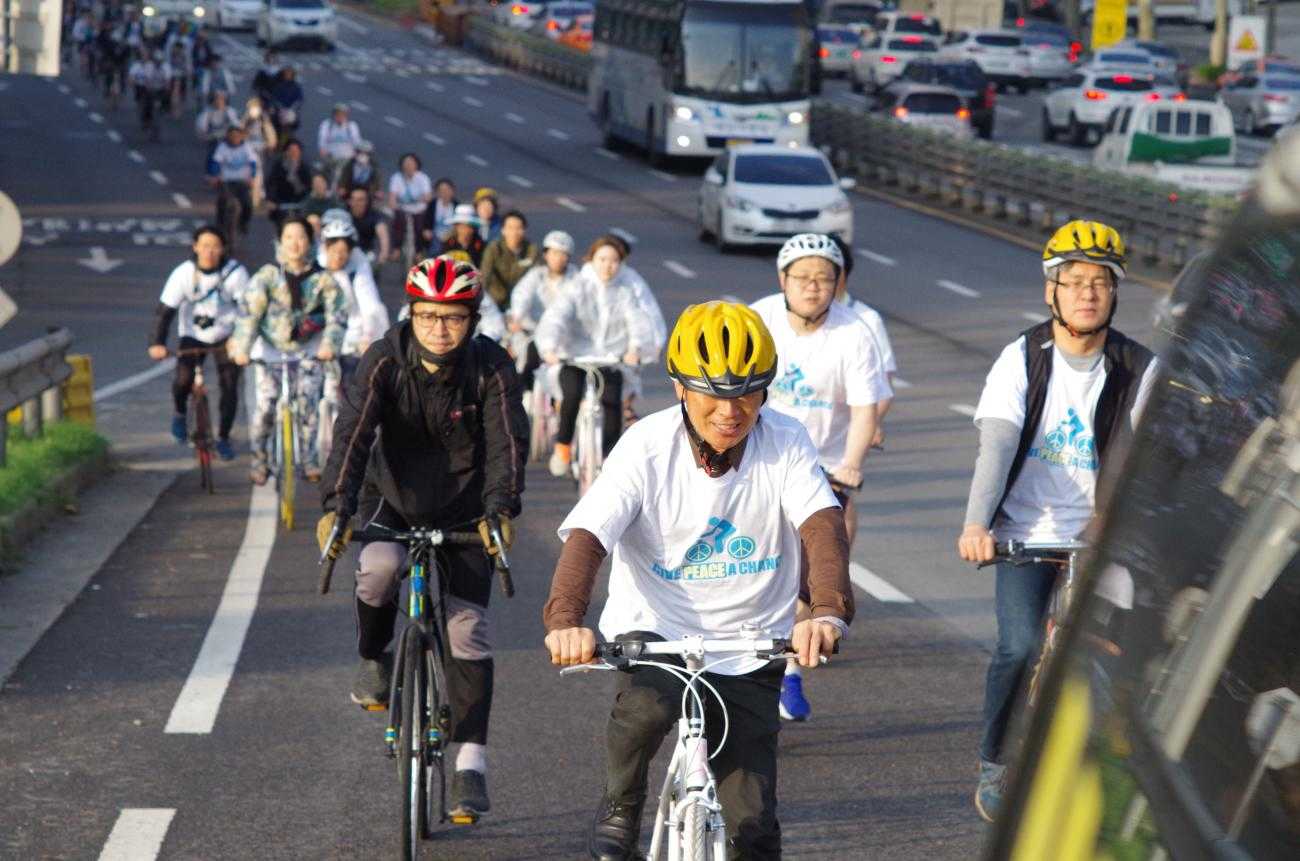 Pedalling for peace: CO day in Seoul