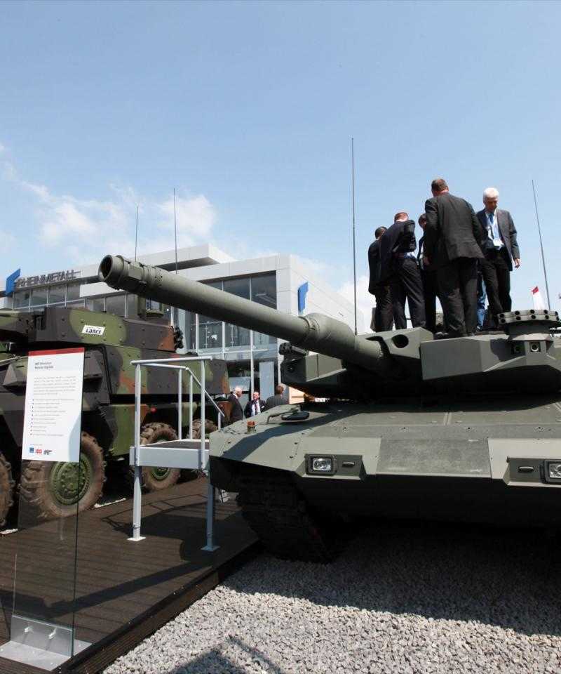 Un véhicule militaire exposé à Eurosatory.