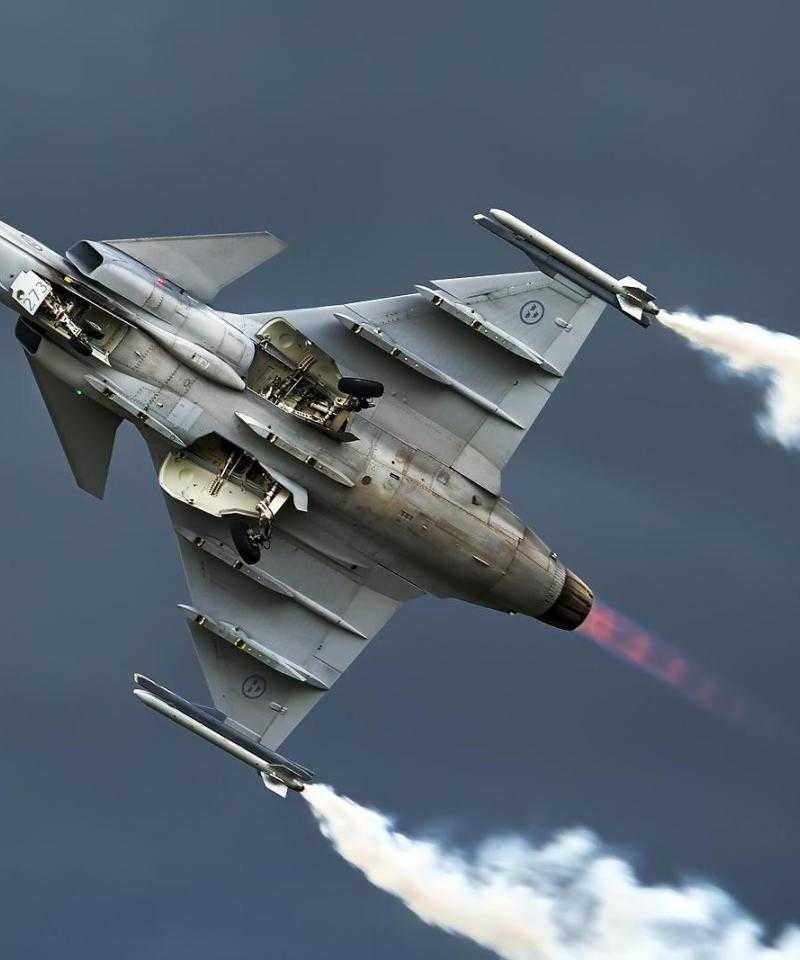 A Gripen aircraft in flight built by SAAB, similar to one of the planes sold to South Africa