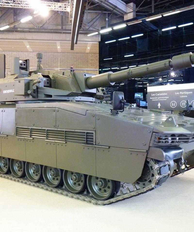 Un tanque de Otokar expuesto en la feria Eurosatory 2018