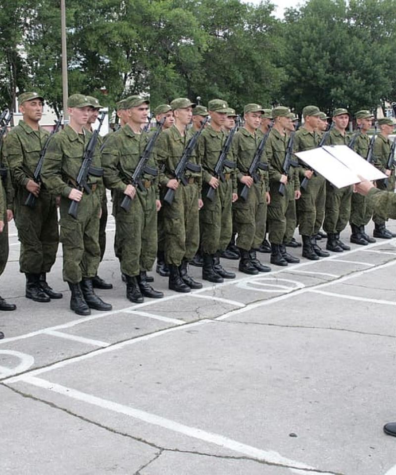 Soldados jóvenes en formación