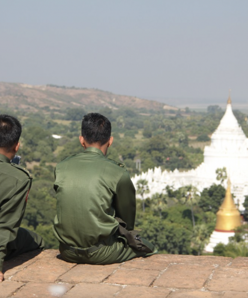 Dos soldados en Myanmar