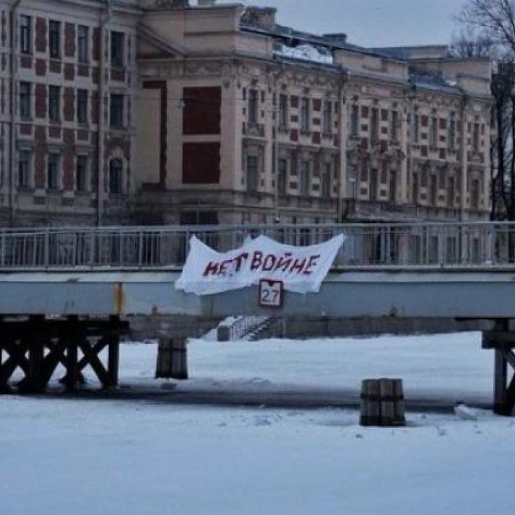 Antiwar banner in St Petersburg
